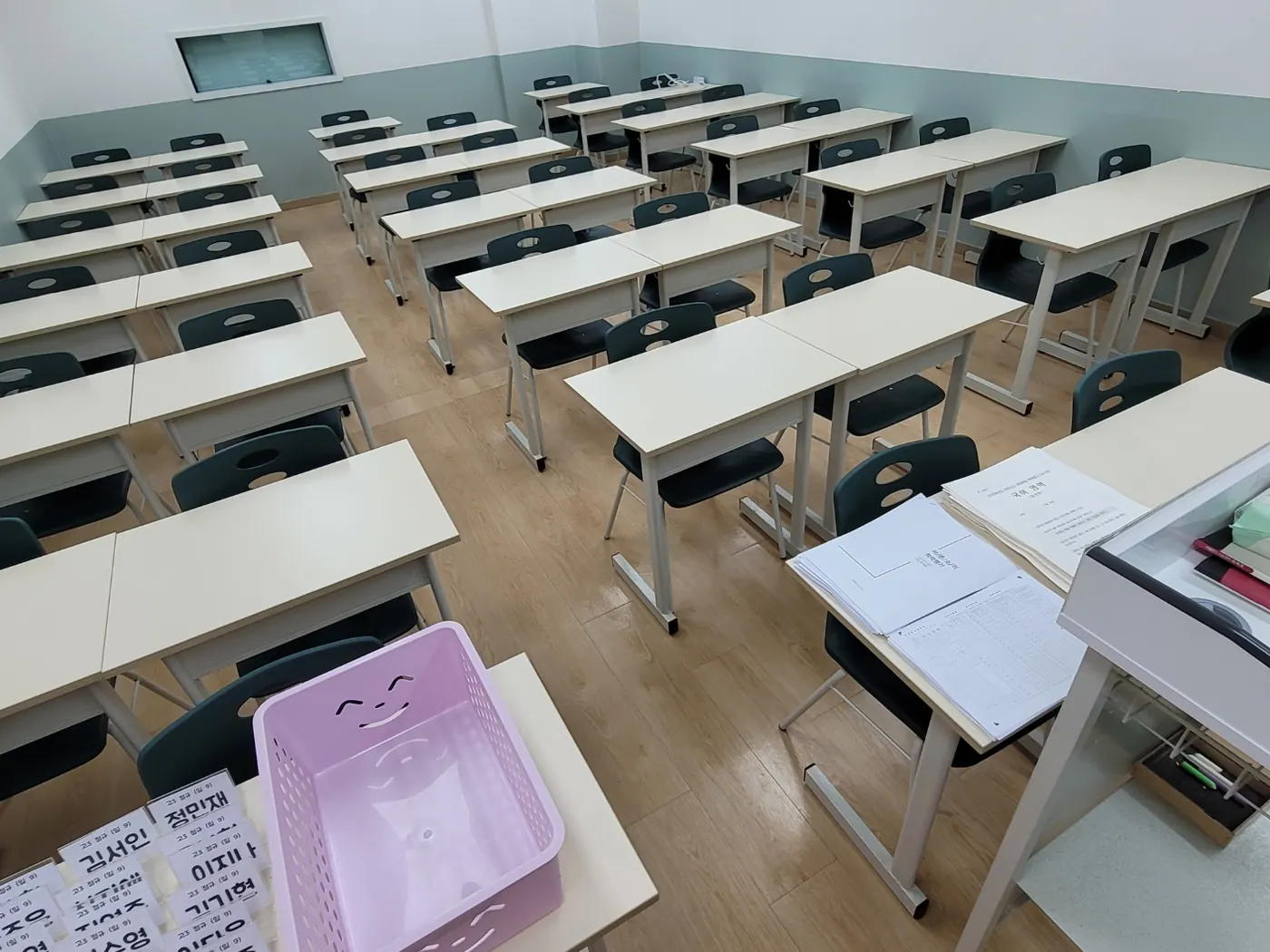 순창군 학원청소 시공 현장 — 강의실 정리