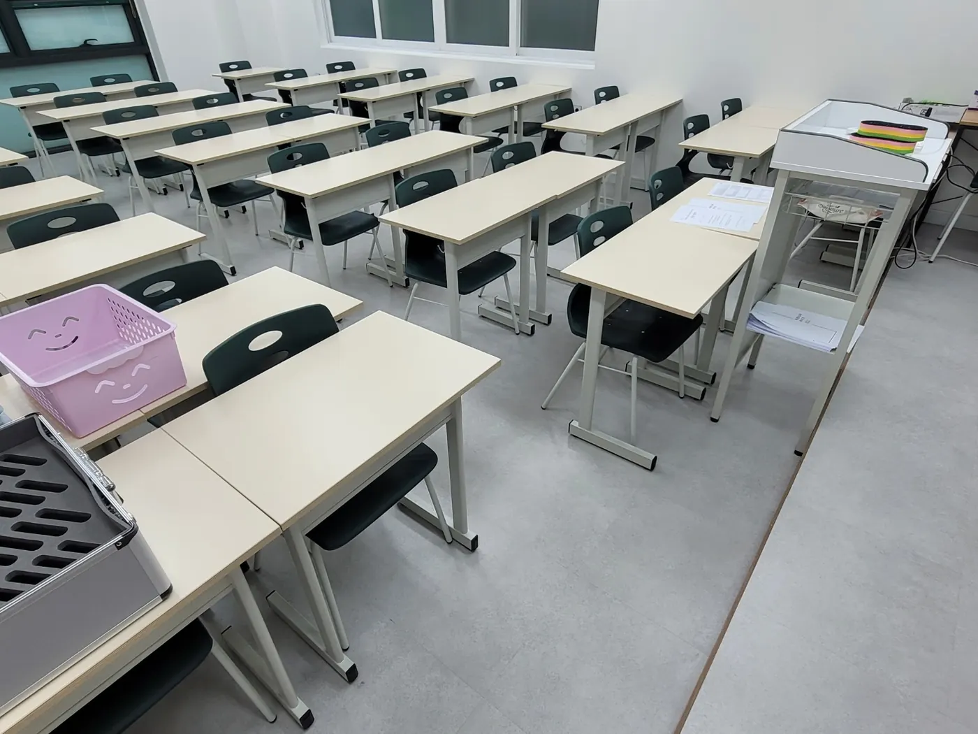산외면 학원청소 시공 현장 — 열람석 정리