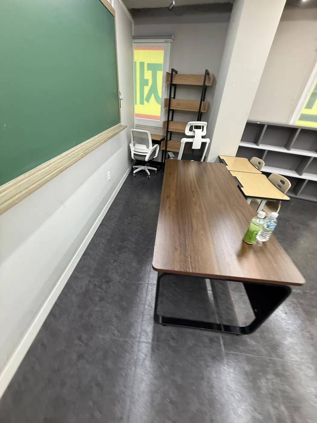 완주군 학원청소 시공 현장 — 강의실 정리