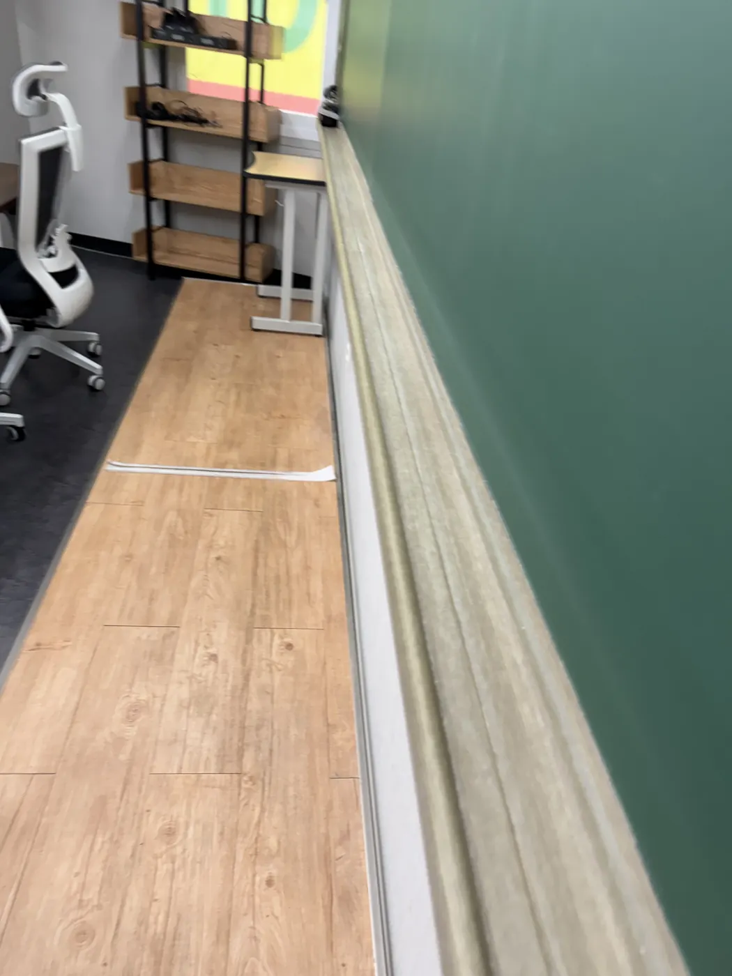 좌석 사이 바닥 — 장수군 학원청소 현장