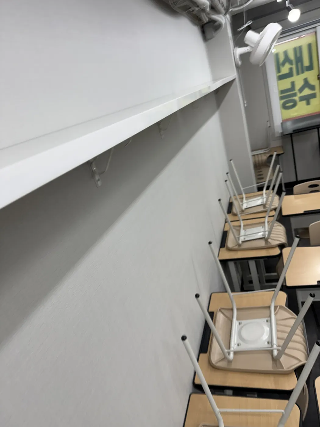 복도 바닥 관리 — 덕천면 학원청소 현장