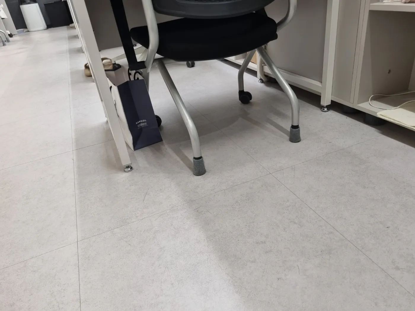 부안군 학원청소 시공 현장 — 바닥 마감 상태