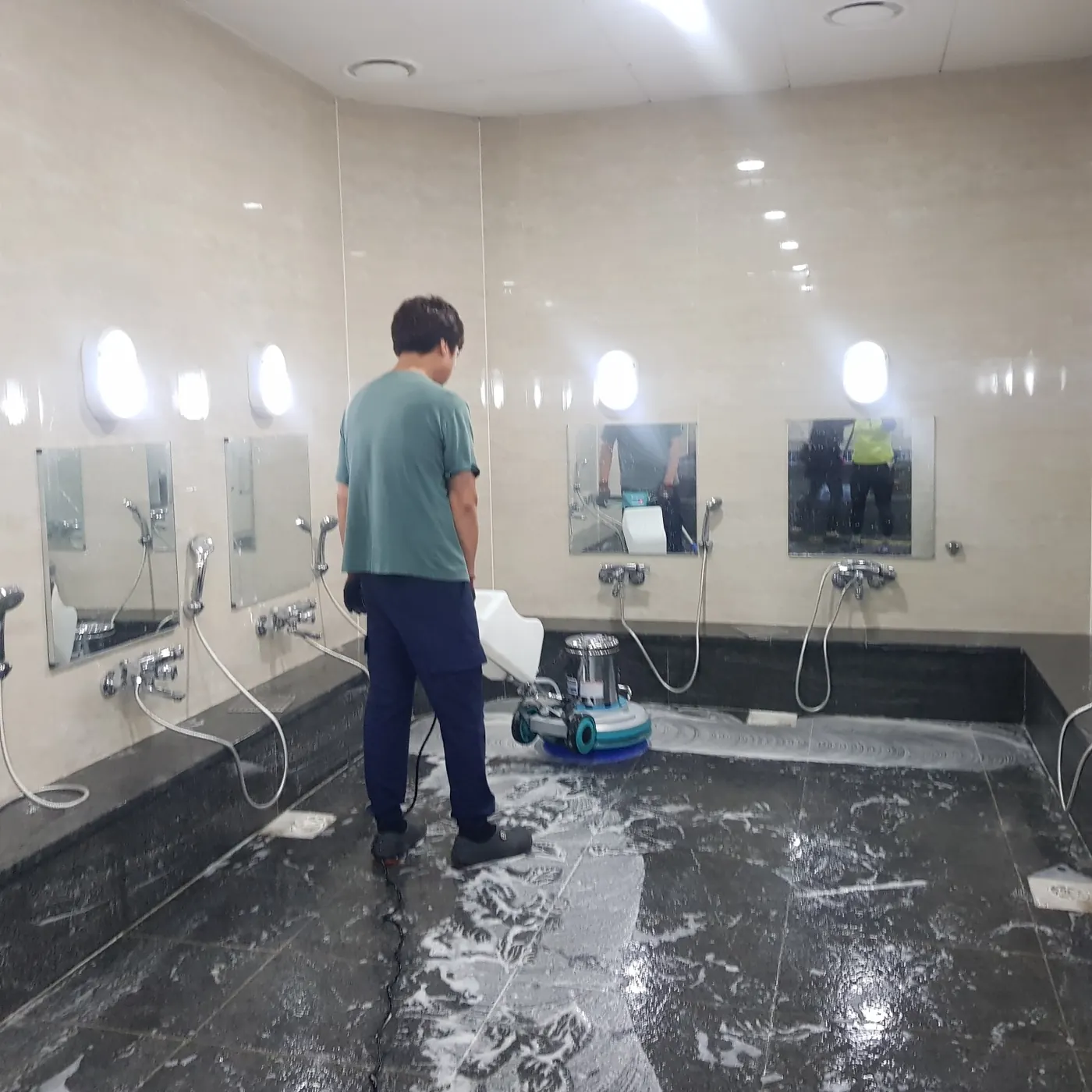 고압 세척 — 무주군 목욕탕청소 현장