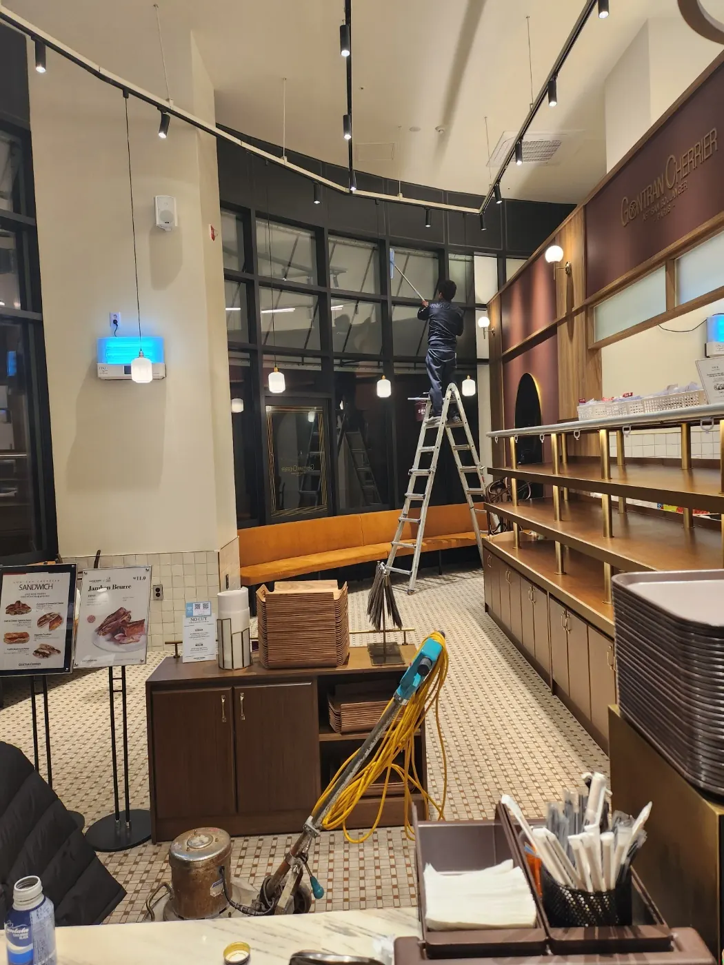 기계 세정 작업 — 정읍시 카페청소 현장