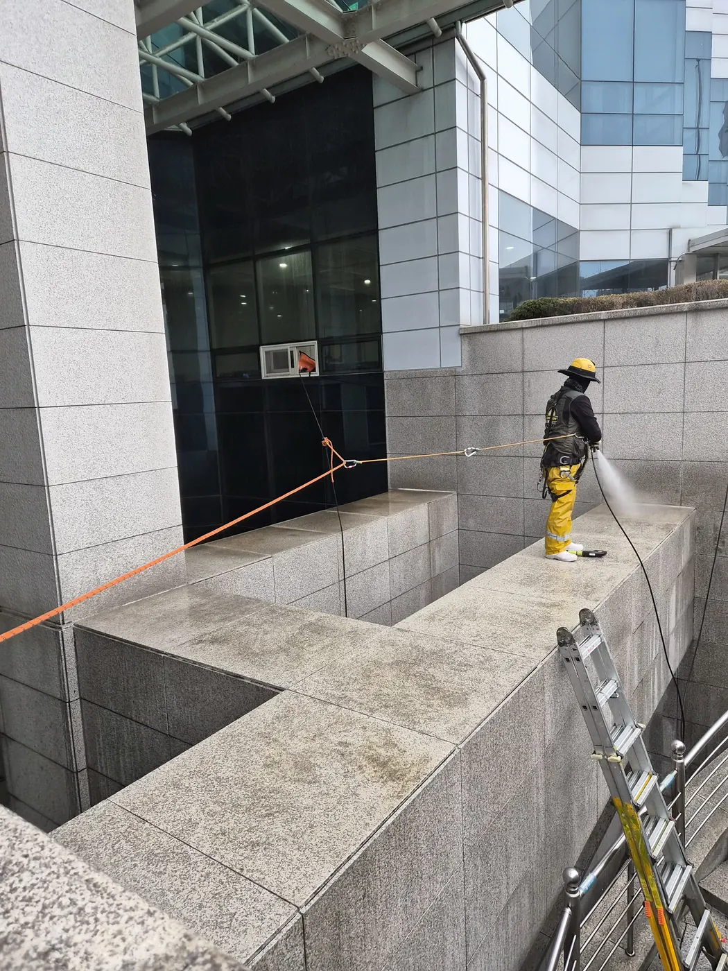 남원시 외벽청소 시공 현장 — 고압 세척