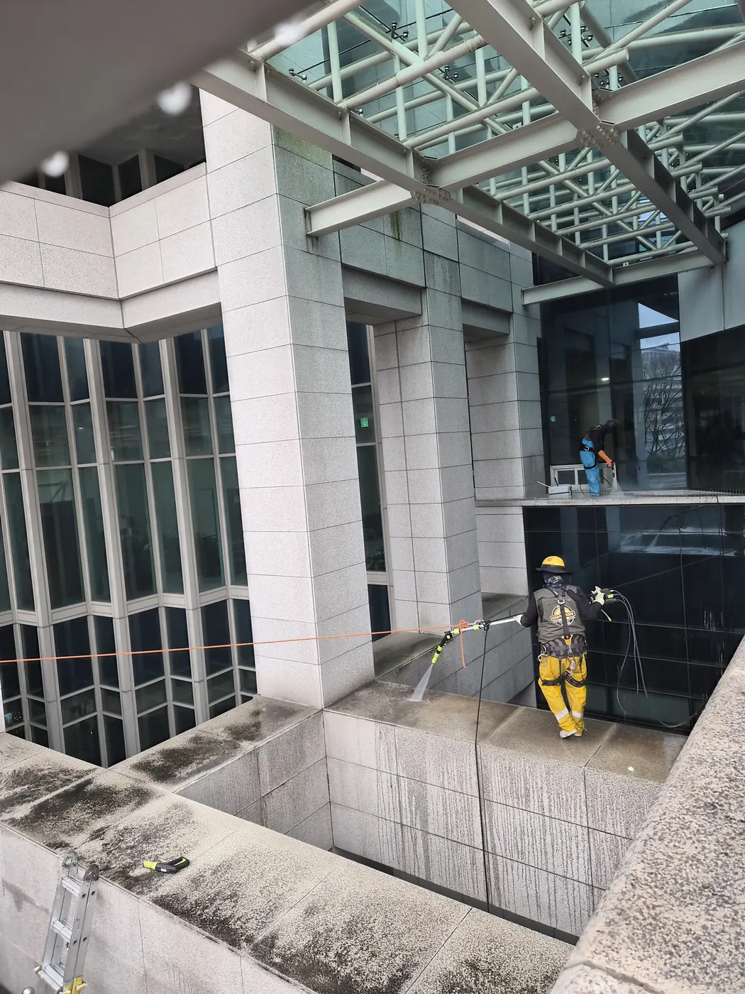 로프 작업 — 완주군 외벽청소 현장