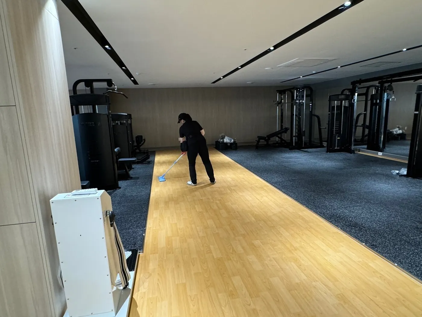 삼례읍 헬스장청소 시공 현장 — 바닥 마감 상태
