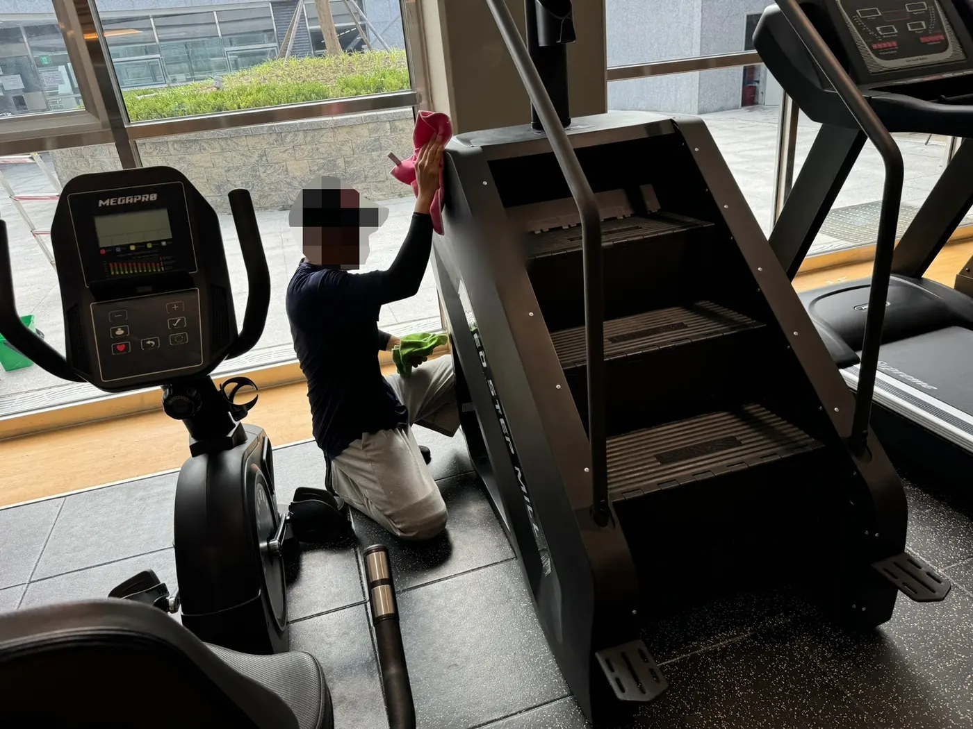 세정 진행 — 부안군 헬스장청소 현장