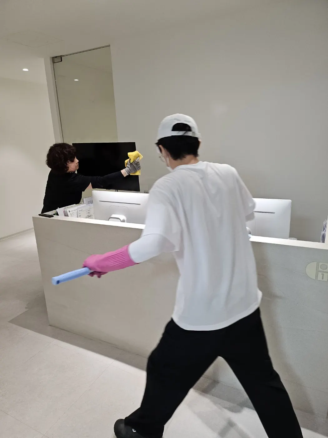 줄포면 병원청소 시공 현장 — 대기실 정리