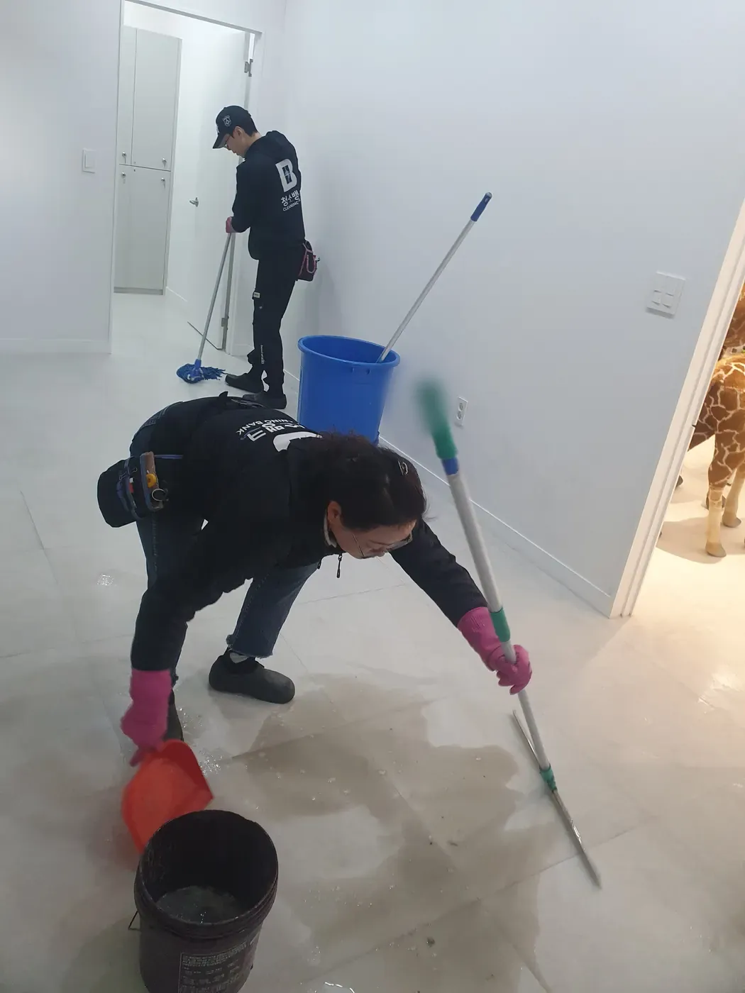 바닥 물걸레 마감 — 무주군 병원청소 현장