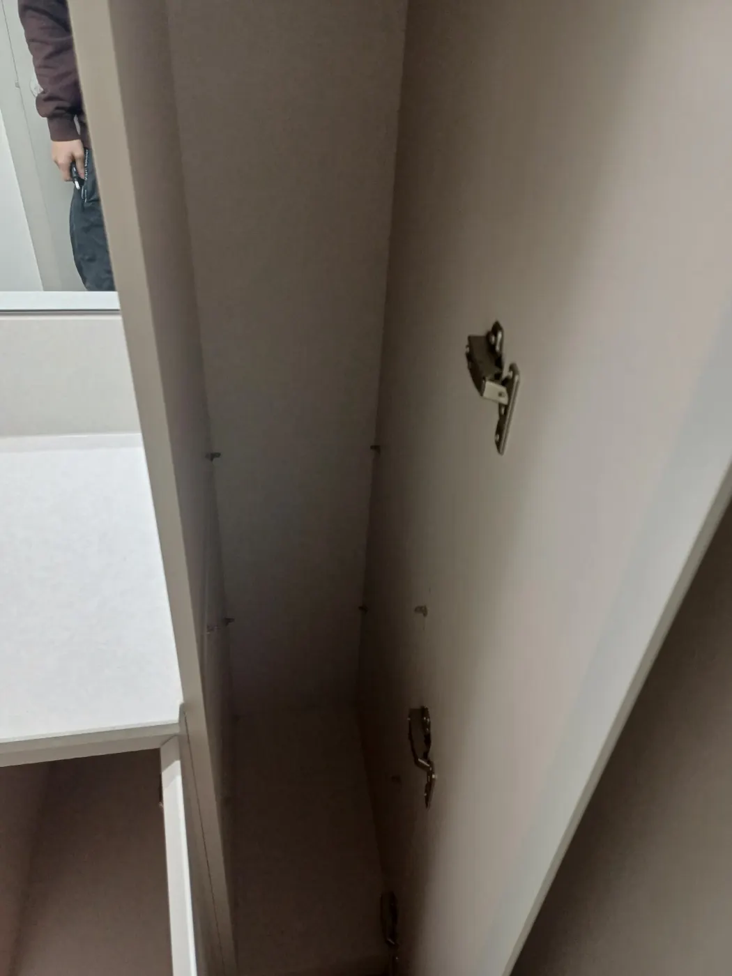 붙박이장 내부 — 미장동 입주청소 현장