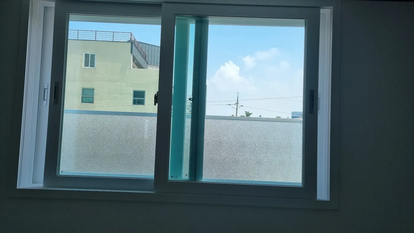 창호·유리 마감 — 전주시 입주청소 현장