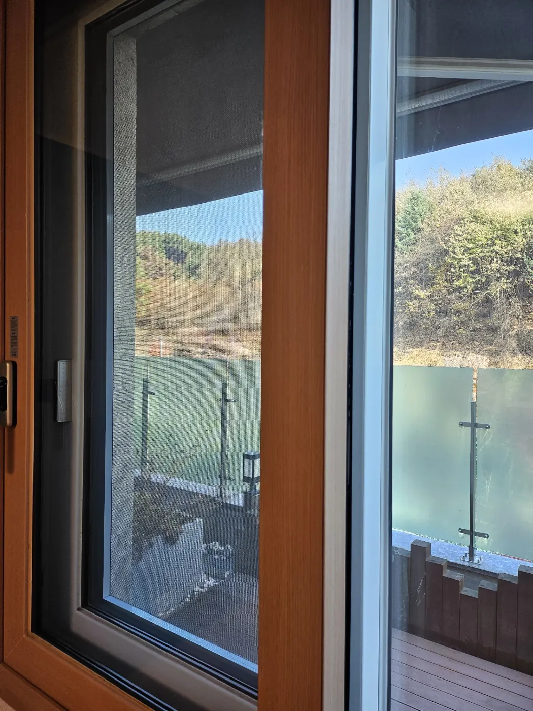창틀 레일 청소 — 군산시 입주청소 현장