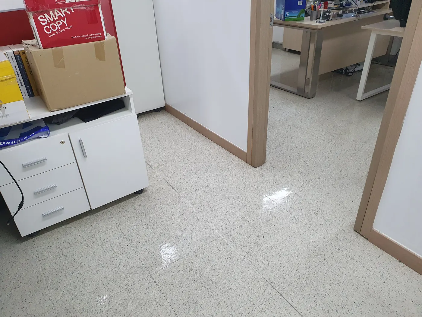 진안군 사무실청소 시공 현장 — 바닥 광택 마감