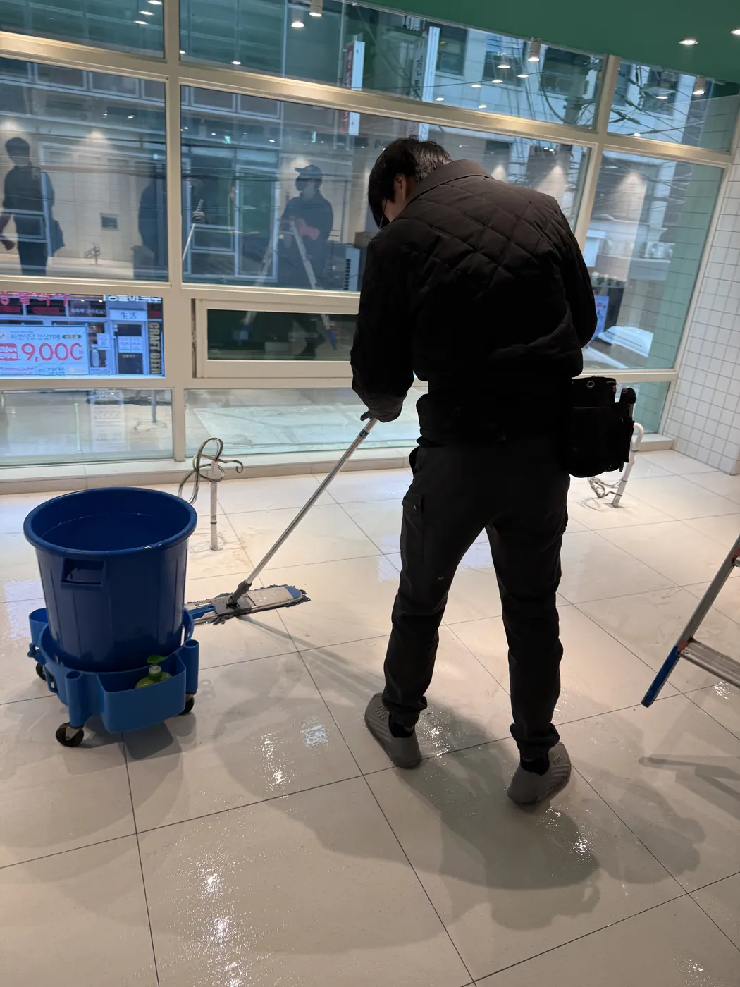 임피면 식당청소 시공 현장 — 바닥 마감 상태