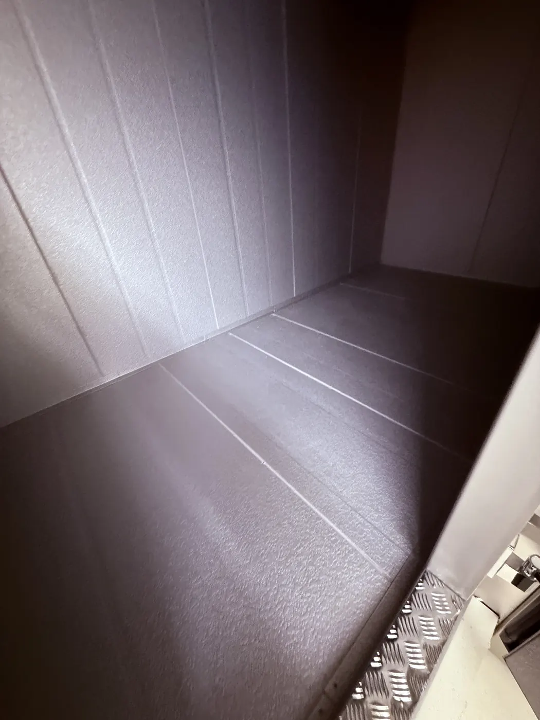 바닥 마감 상태 — 장수군 식당청소 현장