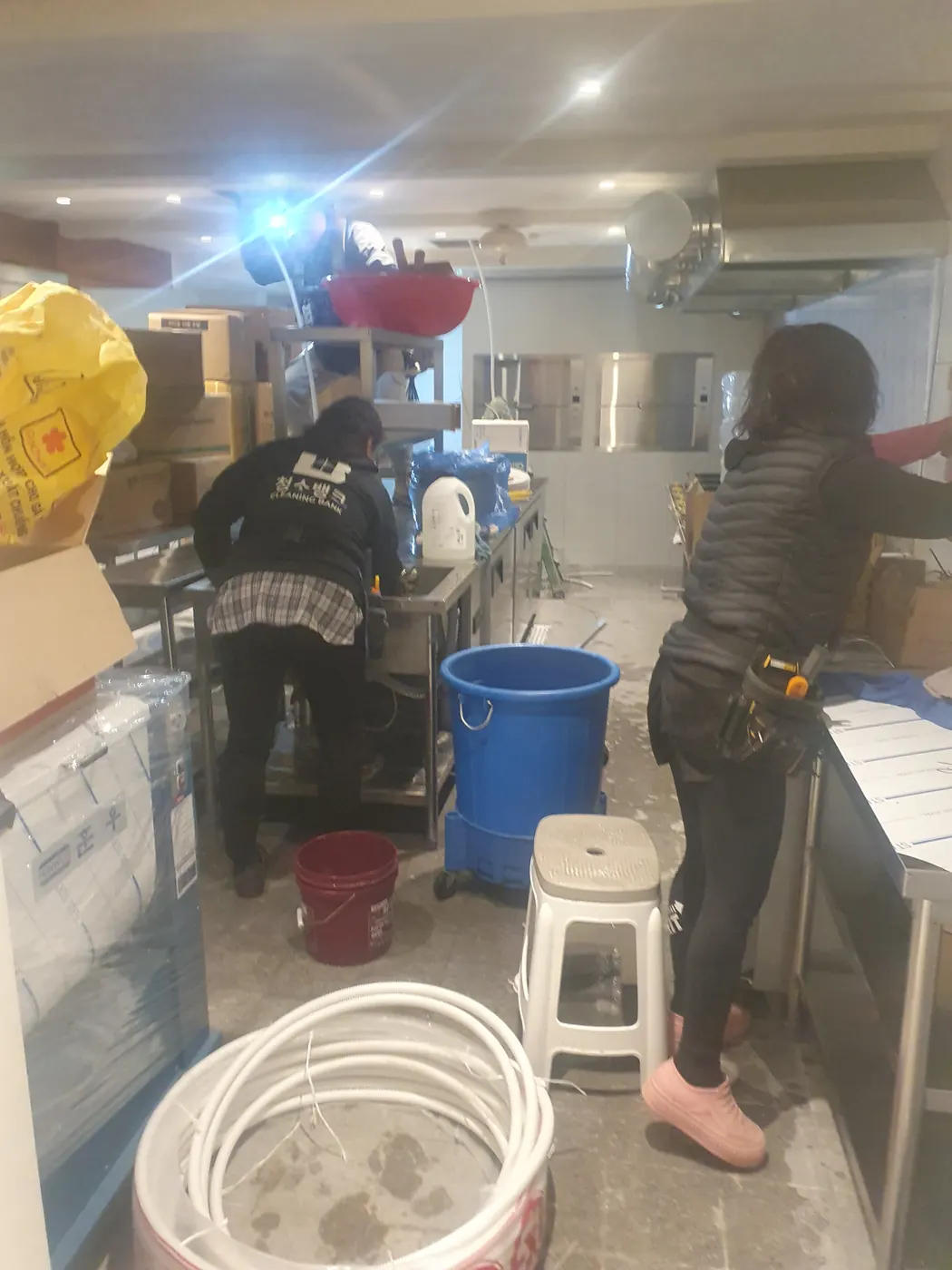 세정 진행 — 석왕동 식당청소 현장