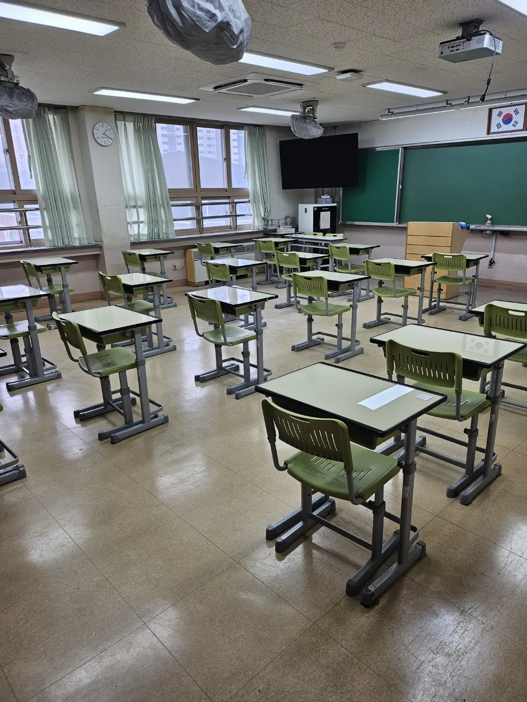 천천면 학교청소 시공 현장 — 교실 마감