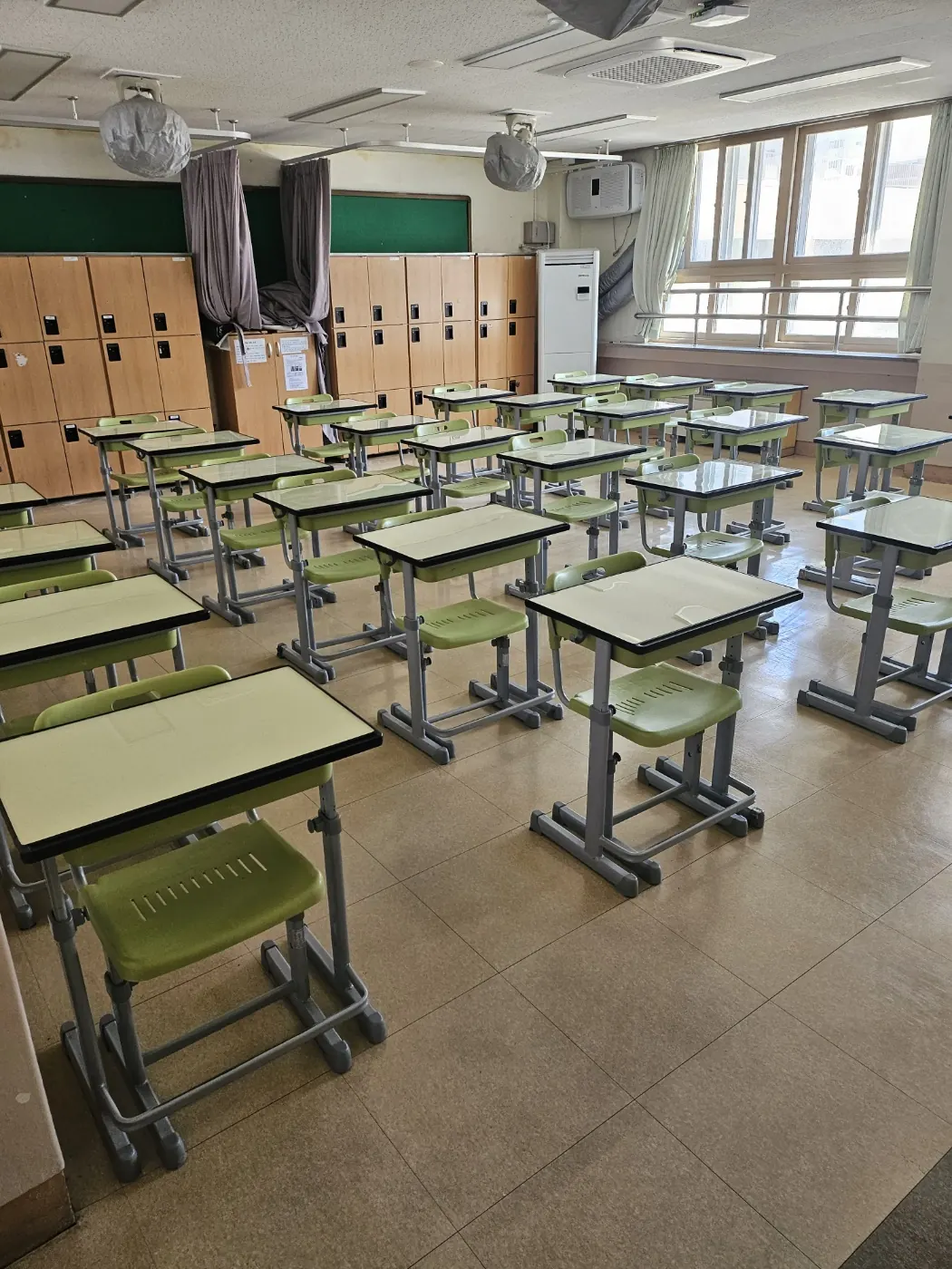 장수읍 학교청소 시공 현장 — 교실 마감