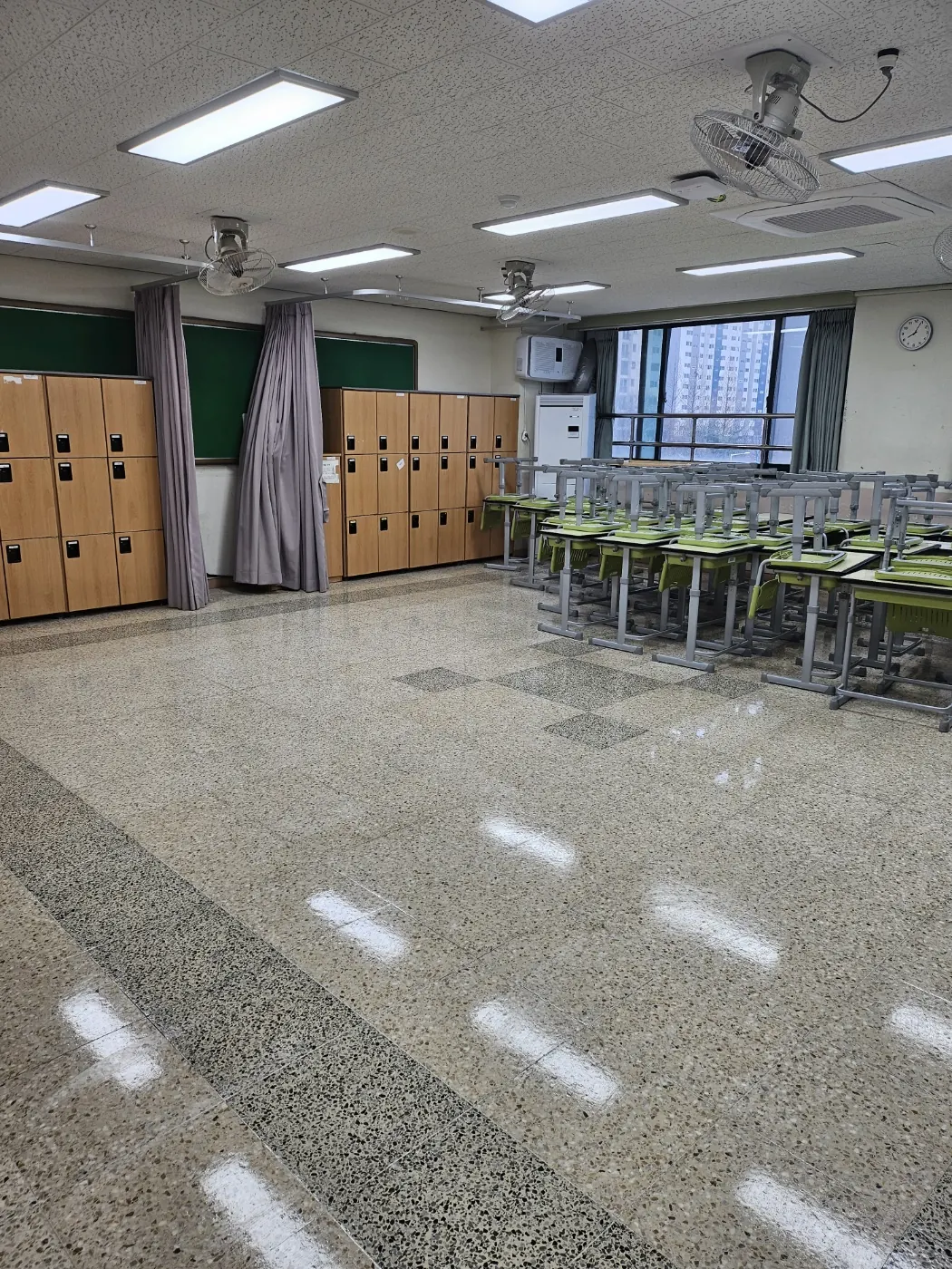 진산동 학교청소 시공 현장 — 교실 마감
