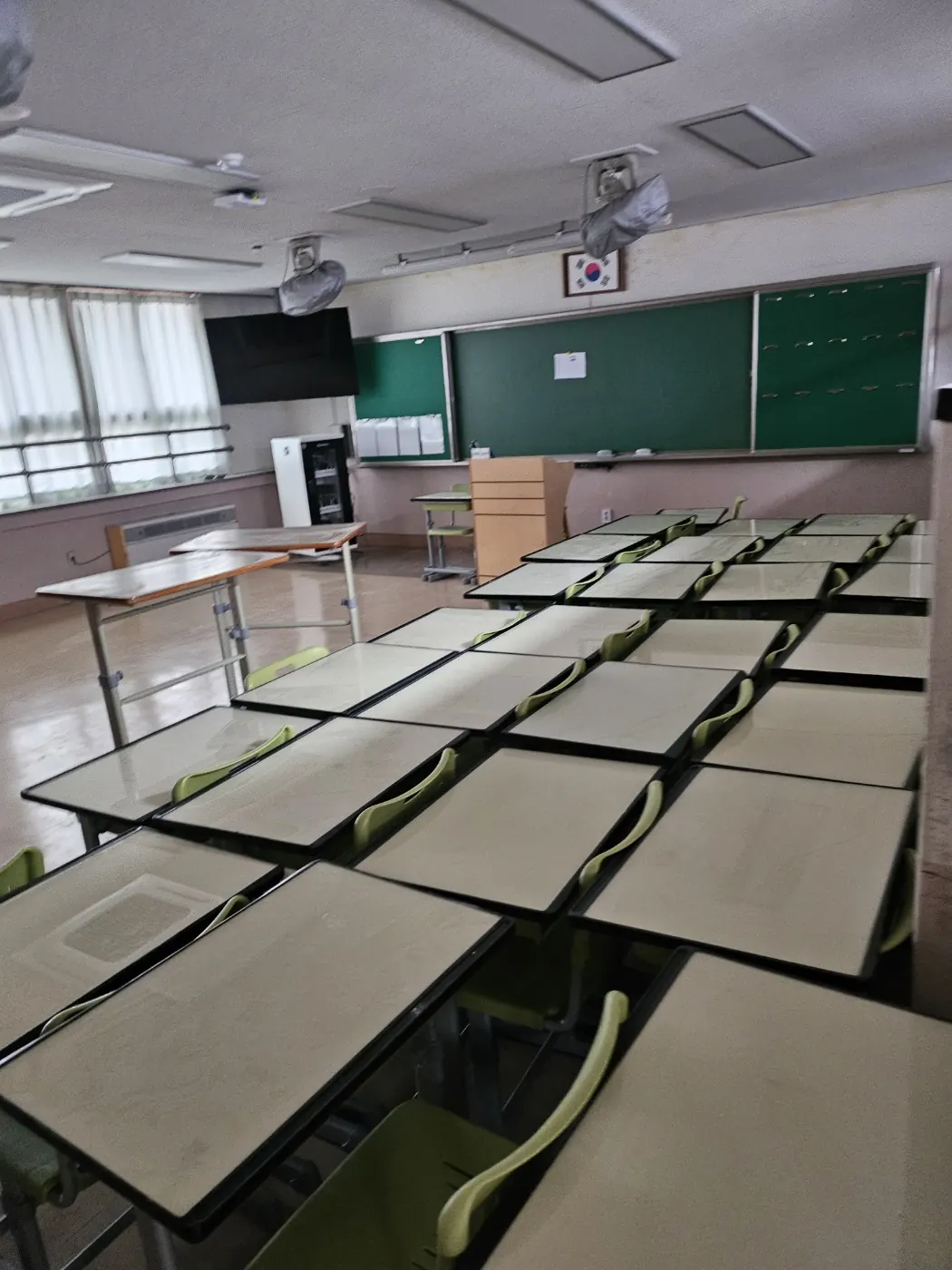 장수군 학교청소 시공 현장 — 교실 마감