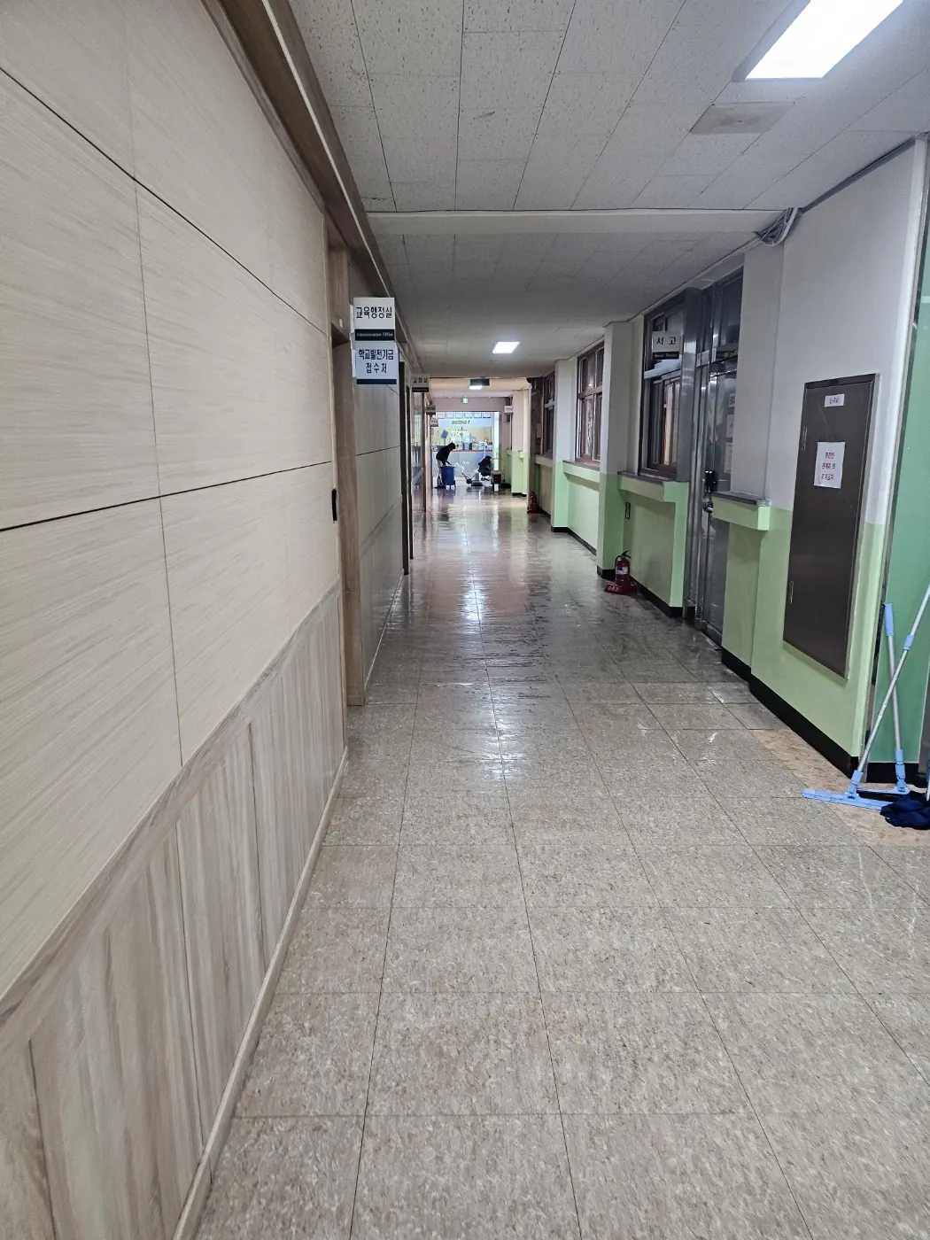 북면 학교청소 시공 현장 — 복도 관리