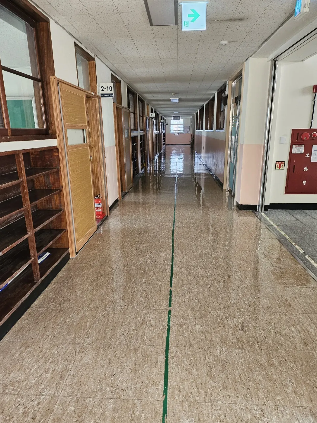 진안군 학교청소 시공 현장 — 복도 관리
