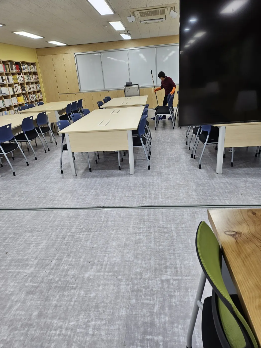도서관 정리 — 전주시 학교청소 현장