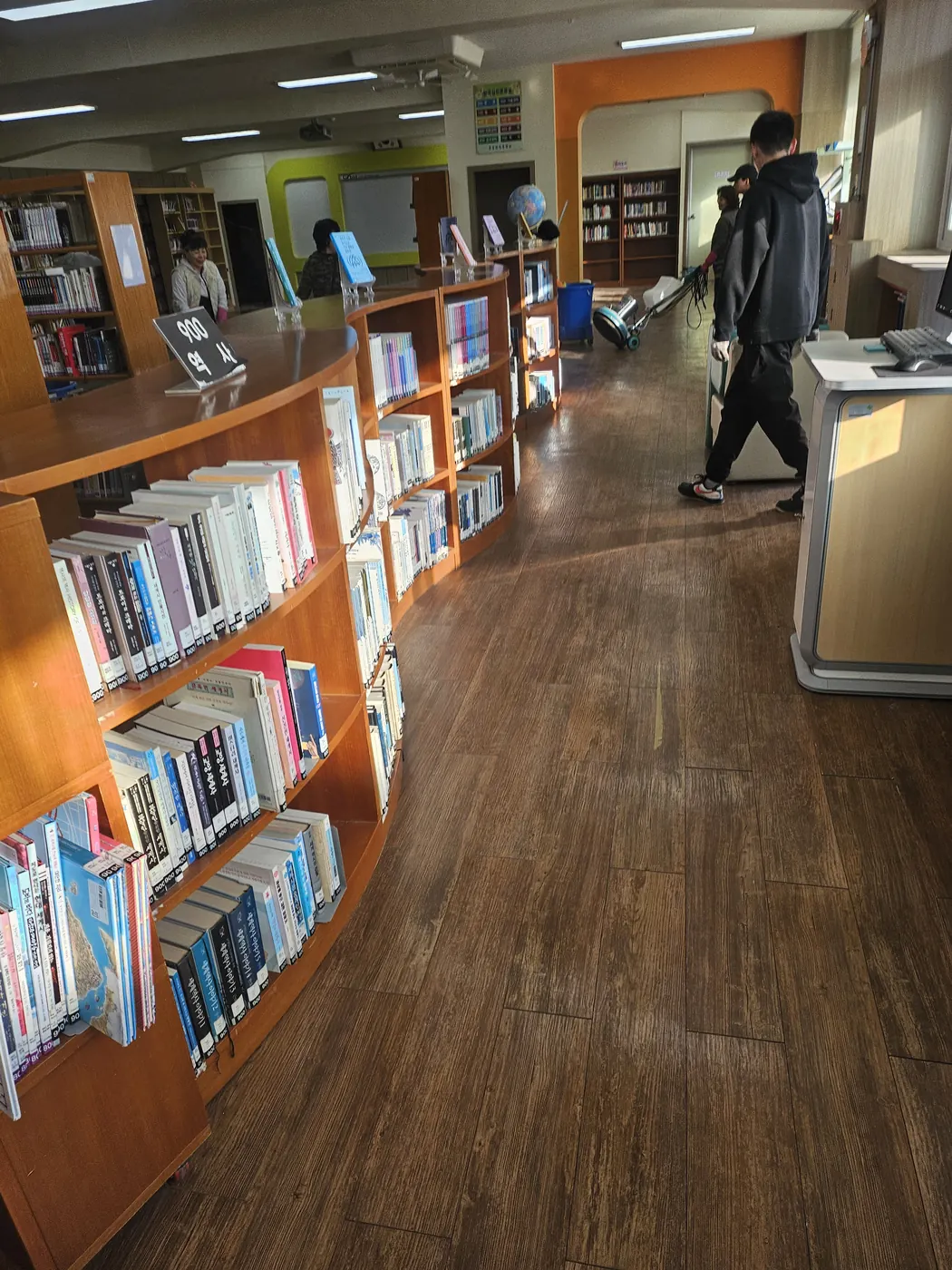 도서관 정리 — 완주군 학교청소 현장