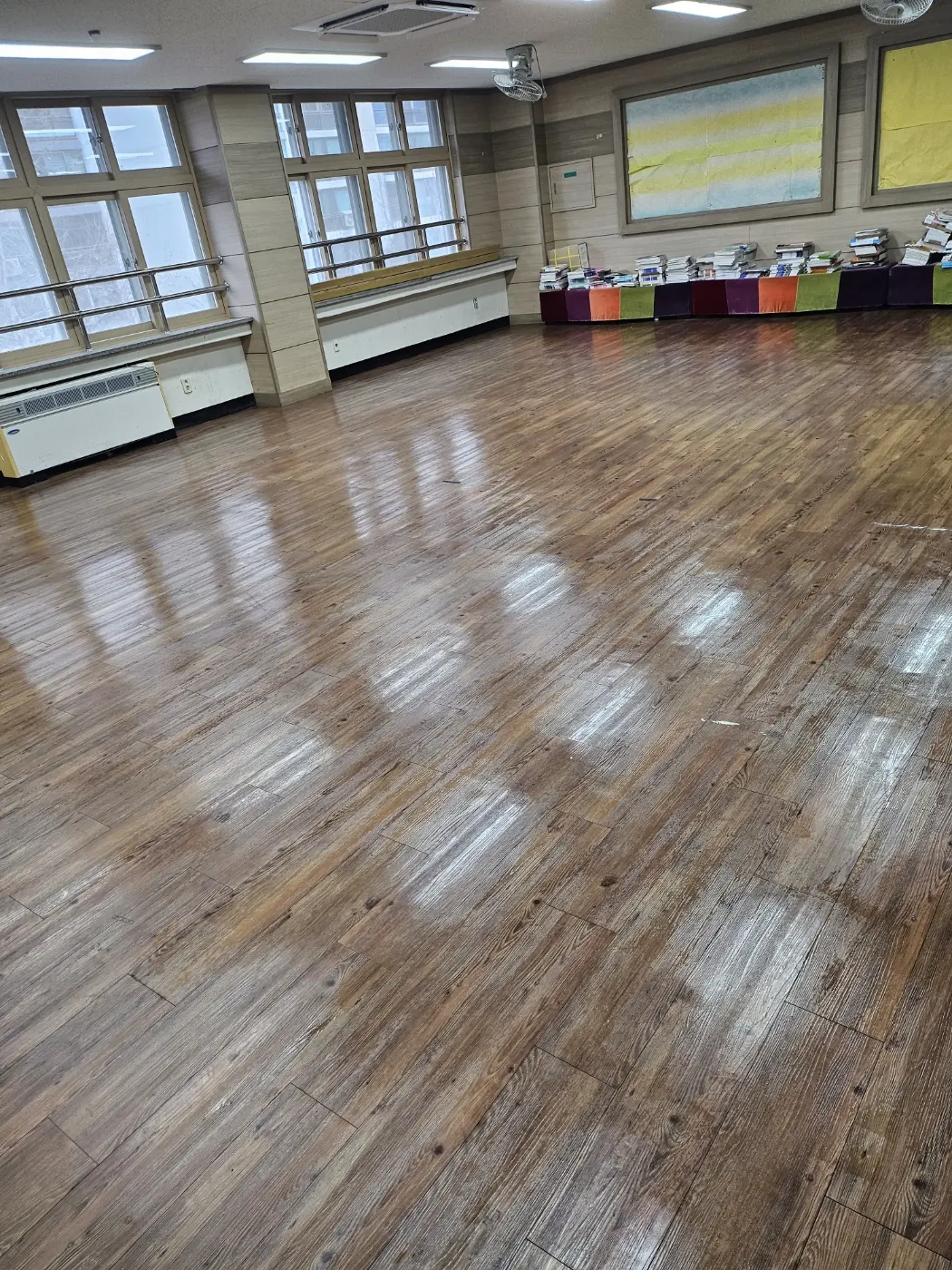 바닥 기계 세정 — 부안군 학교청소 현장