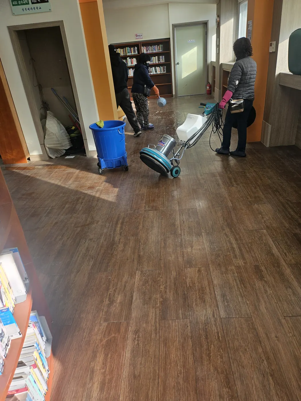 왁스 재코팅 — 장수군 학교청소 현장