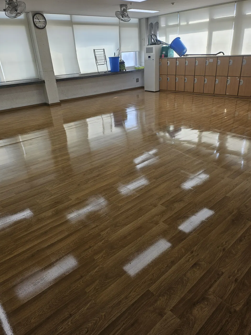 바닥 기계 세정 — 번암면 학교청소 현장