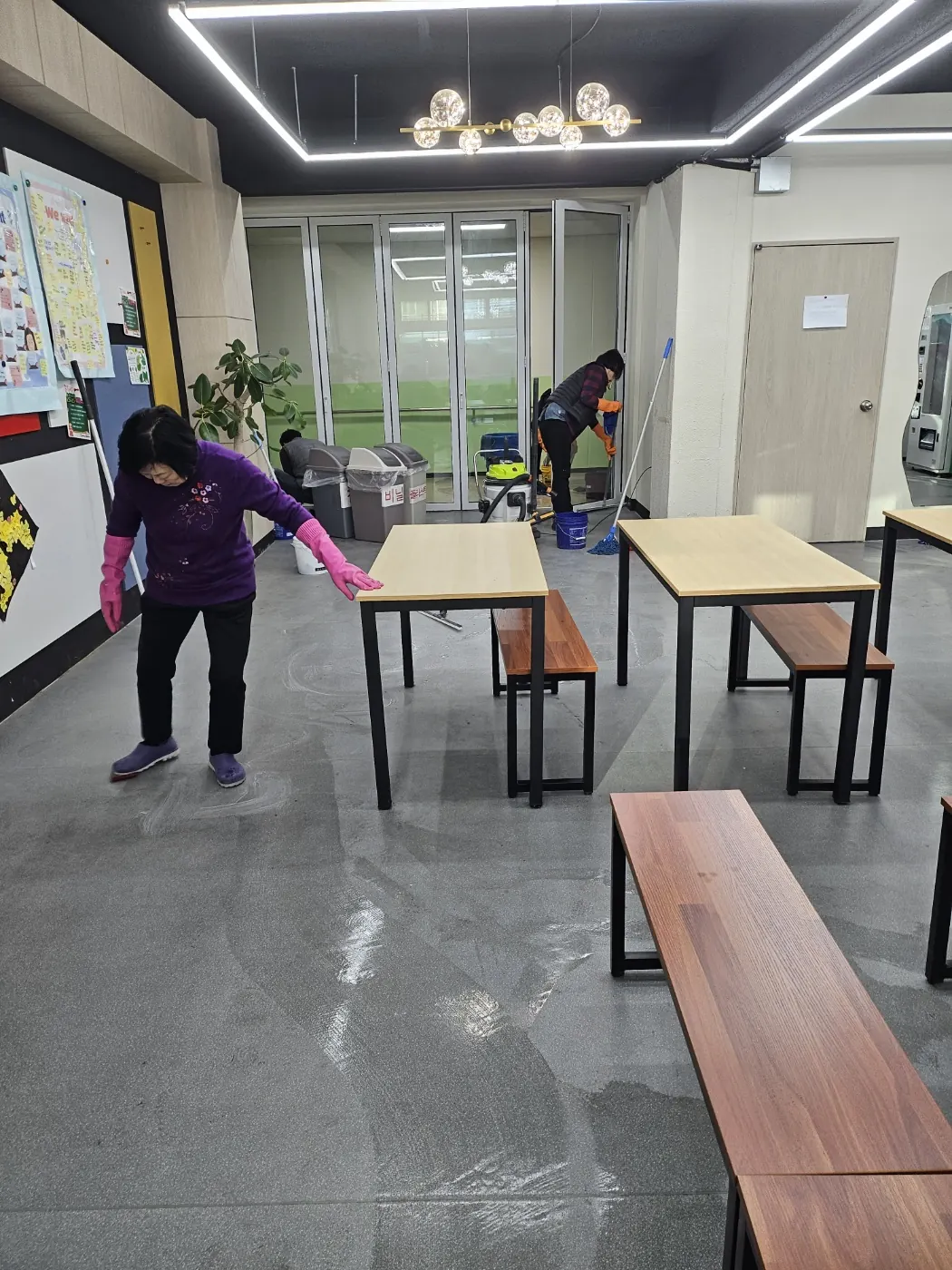 바닥 물걸레 마감 — 임실군 학교청소 현장